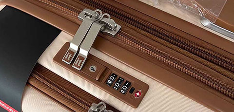 Vali nữ có ngăn đựng laptop Vali nữ có ngăn đựng laptop hàng hiệu IT Expandable Carry-On TM433